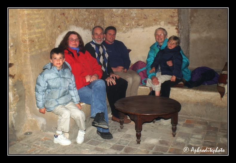209 Kairouan,les trois generations dans le cafe maure